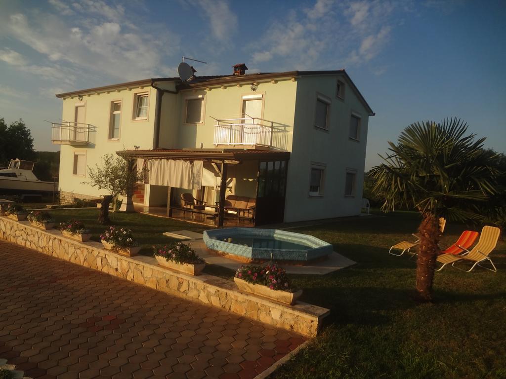 אומאג Apartments Zdravac מראה חיצוני תמונה